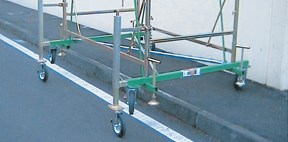 Leveller for steel scaffoldings