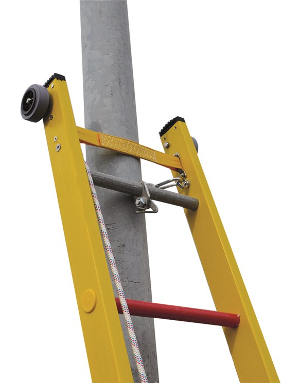 Fibrasafe - Escalera de fibra autoportante para trabajos en postes de madera