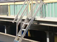 Maßgeschneiderte Treppen für Dächer und Dächer