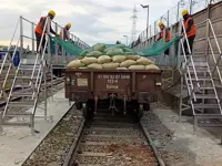 Gehwege für Züge und Busse