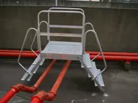 Brückentreppen und Gehwege