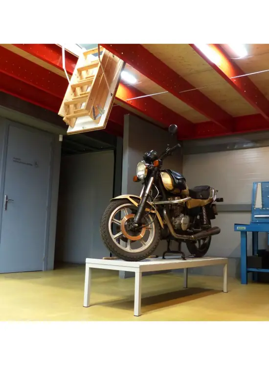 Einziehbare Holztreppe für Decken