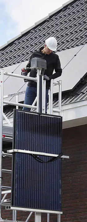Tempo Shuttle Gerüst mit Hebesystem für Photovoltaikmodule