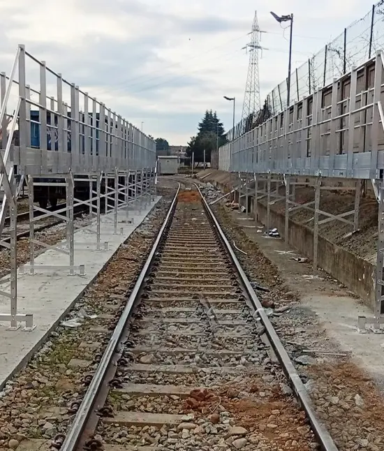 Gehwege für Züge und Busse