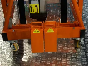 Nuevo catálogo de plataformas elevadoras PEMP SVELT – Elevadores unipersonales y máquinas de elevación