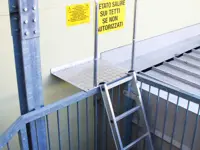 Tailor-made ladders and platforms for roofs