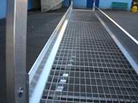 Roof bridge ladder