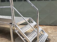 Telescopic ladder for access to containers
