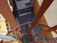 Non-slip covers for fixed or portable ladder rungs