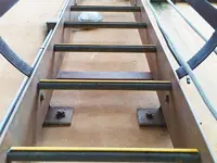 Non-slip covers for fixed or portable ladder rungs