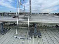 Roof bridge ladder