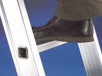 Roof bridge ladder