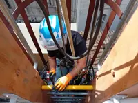 Non-slip covers for fixed or portable ladder rungs