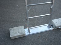 Roof bridge ladder