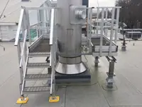 Tailor-made ladders and platforms for roofs