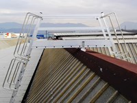 Roof bridge ladder