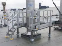 Tailor-made ladders and platforms for roofs