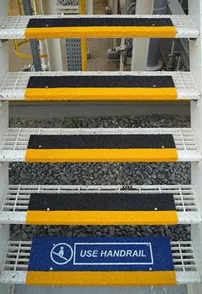 NON-SLIP PROFILES FOR FIXED OR PORTABLE STAIR TREADS