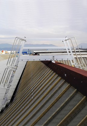 Roof bridge ladder