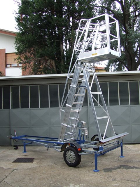 Towable tank ladder