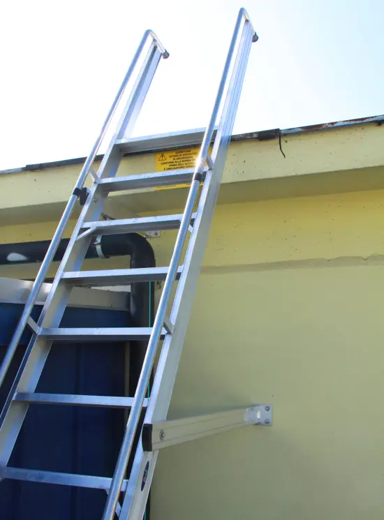 Tailor-made ladders and platforms for roofs