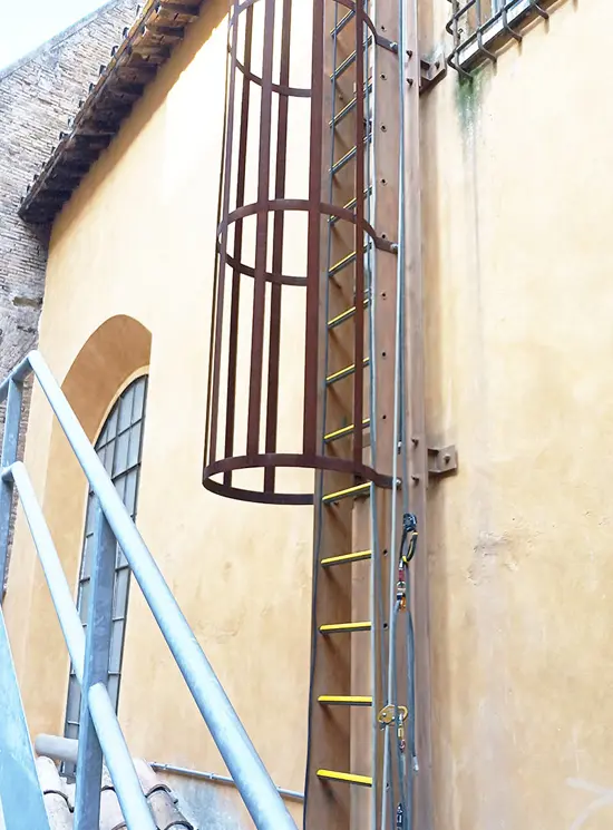 Non-slip covers for fixed or portable ladder rungs