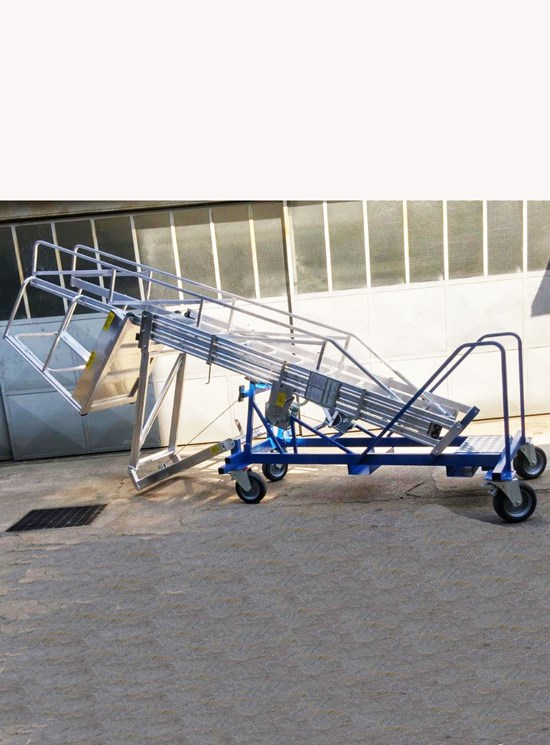 Folding platform ladder for tankers