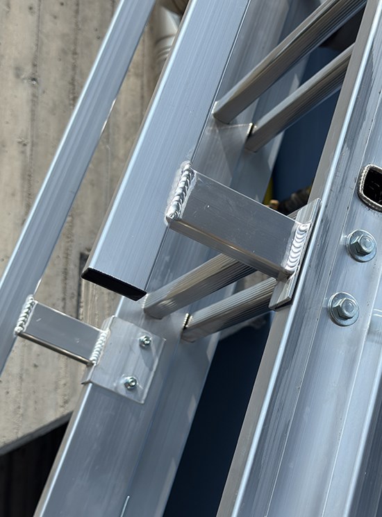 Extension ladders for roof access