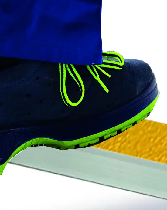 NON-SLIP PROFILES FOR FIXED OR PORTABLE STAIR TREADS