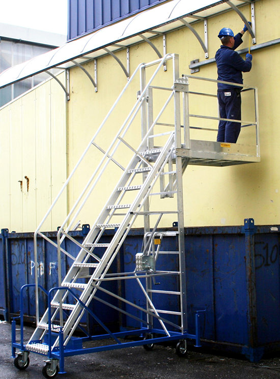 Telescopic platform ladder with outreach