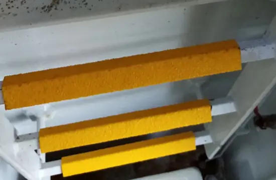 Non-slip covers for fixed or portable ladder rungs