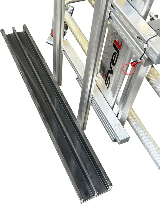 Tempo Shuttle scaffolding with lifting system for photovoltaic panels