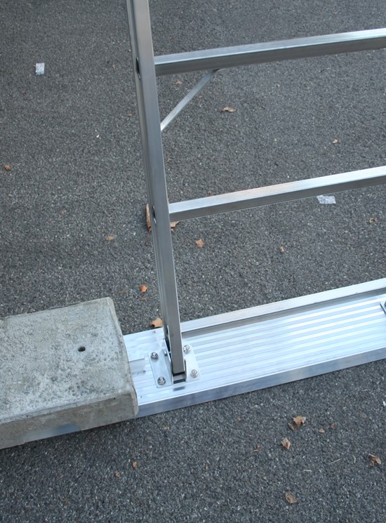 Roof bridge ladder