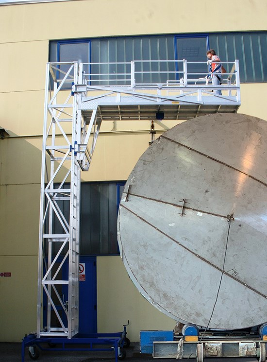 Telescopic platform for Tanks and Boilers