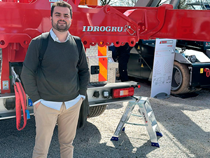 Svelt en la feria líder de maquinaria industrial: innovación y escaleras para trabajos en altura