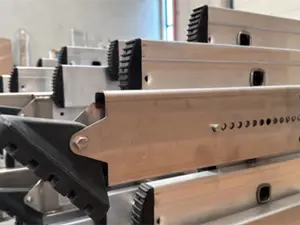 ¿Se puede acceder a una cubierta con una escalera de mano de forma segura?