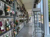 Castellana - Escalera de cementerios con plataforma amplia