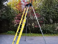 FELINA DE FIBRA: ESCALERA TELESCÓPICA MULTIFUNCIÓN AISLANTE