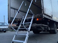 TRUCK - Escalera de acceso para camiones con barandillas