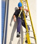 Fibrasafa - Escalera de fibra con sistema anticaida para trabajos en fachadas y postes sólidos