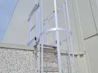 Escalera con jaula Self System