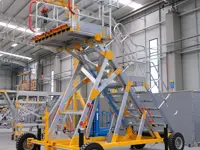 Plataforma de acceso a la cabina de avión