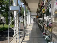 Castellana - Escalera de cementerios con plataforma amplia