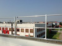 Barandillas perimetrales de protección colectiva para techos