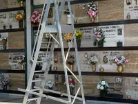 Castellana - Escalera de cementerios con plataforma amplia