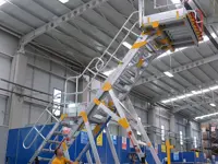 Plataforma de acceso a la cabina de avión