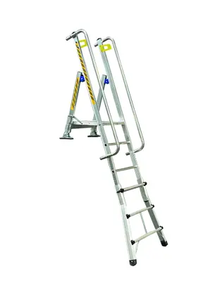Escalera telescópica ajustable para acceso a camiones