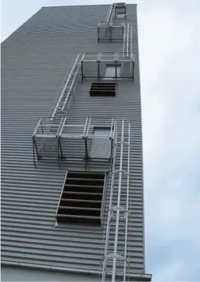 GABBIA – Escalera vertical de acceso modular con aros de protección