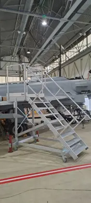 Escaleras para aviones de combate
