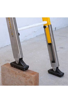 PATAS REGULABLES EN ALTURA PARA ESCALERAS DE FIBRA